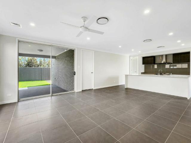 43 Vanderfield Crescent, Oran Park