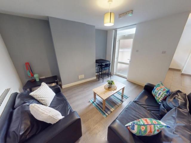 43 Wellington Street, Nottingham, NG3. 5 bed terraced house to rent £3,033 pcm £700 pw
