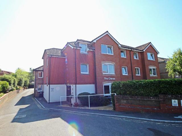 43 Alum Chine Road, Westbourne. 1 bed flat to rent £950 pcm £219 pw