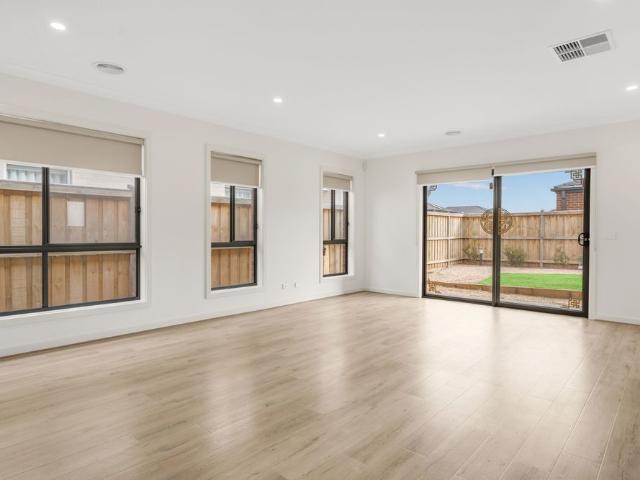 43 Barrabool Boulevard, Mambourin VIC 3024