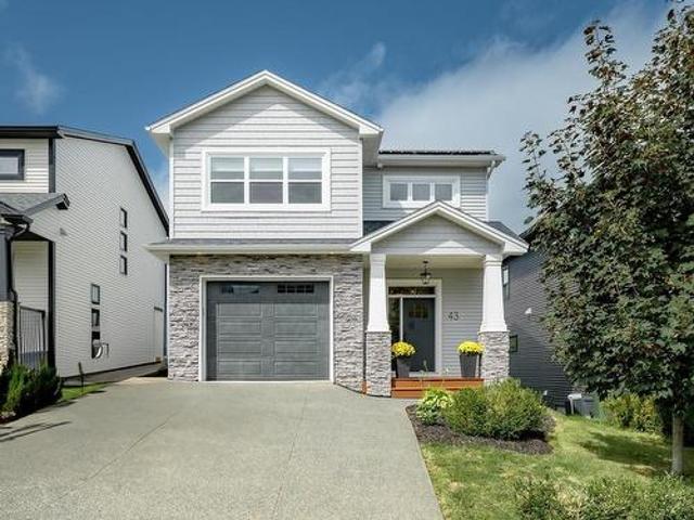 43 Brunello Boulevard, Timberlea, NS, B3T 0J3 Luxury House for sale | Listing ID 202622 | Royal LePage Carriage Trade Luxury Properties