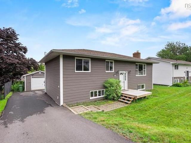 43 Candlewood Lane, Lower Sackville, NS, B4C 1A6 house for sale | Listing ID 202619 | Royal LePage