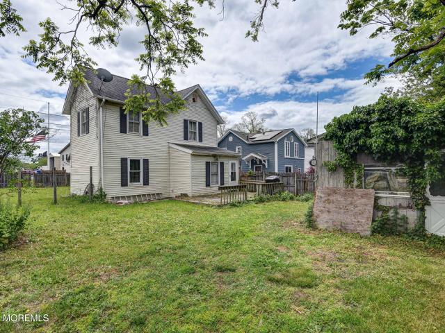 43 Center Avenue