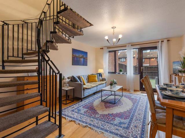43 Claire Place, London, E14 8NJ, United Kingdom | 2 bed townhouse for rent #140656047 | Rentberry