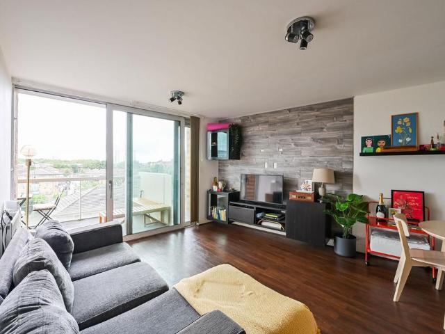43 Devons Road, London E3 2 bed flat to rent £2,400 pcm £554 pw