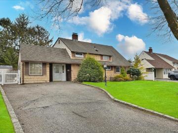 43 Flagstone Ln, Westbury, NY 11590 | MLS #982092