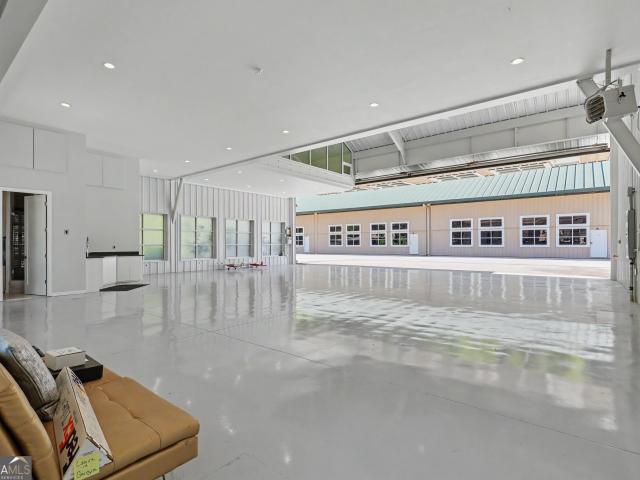 43 General Mitchell Drive M 10