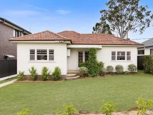 43 Haig Street, Wentworthville House for rent Listed by Leasi.