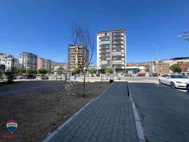 43 Karşıyaka Folkart Yaka Evlerın'de Satılık 2+1 Lüks Daıre