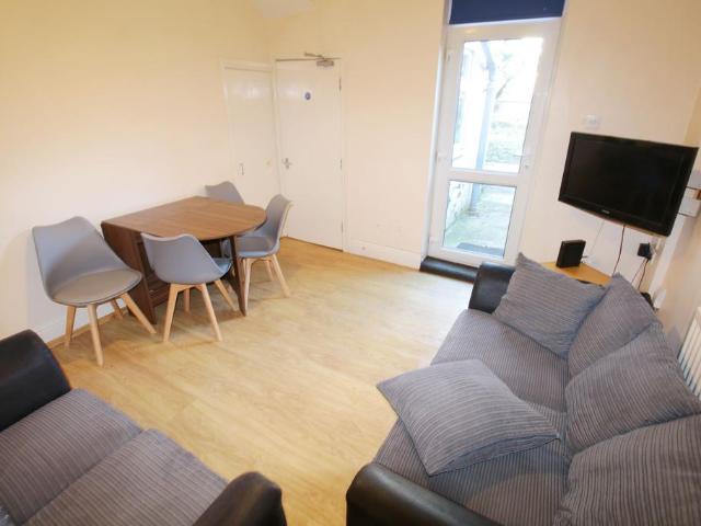 43 Newland Street West, Lincoln. 5 bed house share to rent £515 pcm £119 pw