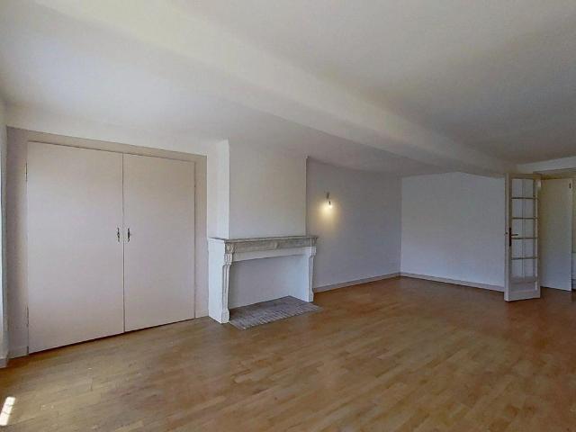 LYON 1er – QUAI SAINT VINCENT – 150 m² – 3 CHAMBRES, POSSIBILITÉ 4 – 5e ÉTAGE AVEC ASCENSEUR – VUE SAÔNE