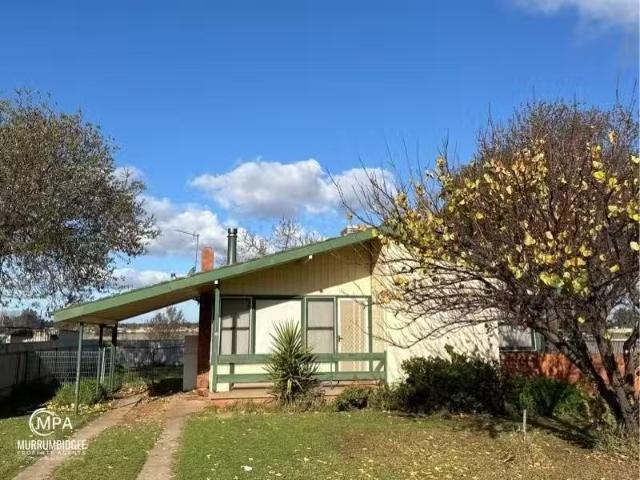 43 Railway Avenue, Leeton House for rent Listed by Tegan Papa.