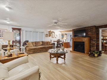 43 Redwood