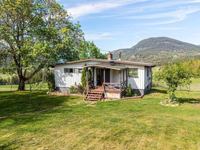 43 Sigalet Road, Lumby, BC, V0E 2G6 Luxury House for sale | Listing ID 10371 | Royal LePage Carriage Trade Luxury Properties