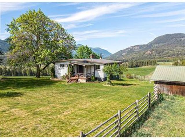 43 Sigalet Road, Lumby, BC, V0E 2G6 Luxury House for sale | Listing ID 10399 | Royal LePage Carriage Trade Luxury Properties