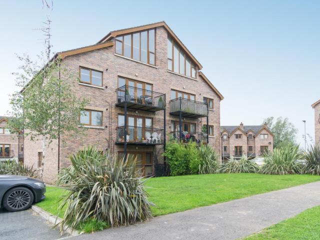 43 Silverwood Green