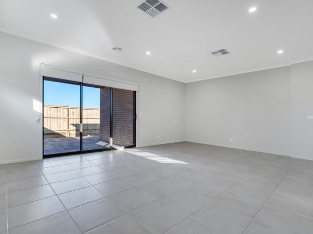 Bathed in Sunshine: Your Dream Home Awaits in Sunny Street!