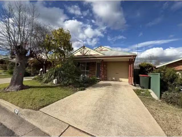 43C Charles Street, Narrandera Townhouse for rent Listed by T.