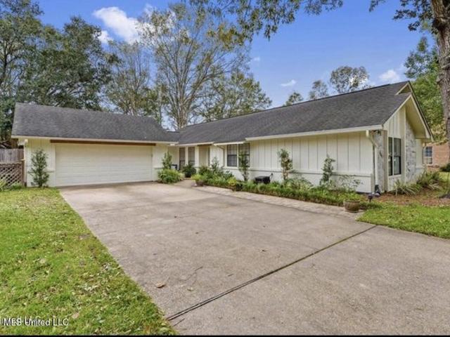 4004 Breezy Hill Ln, Ocean Springs, MS 39564