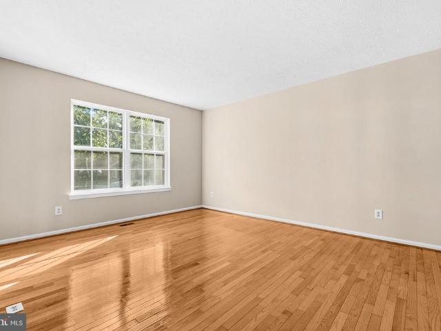 4004 Hobart Court