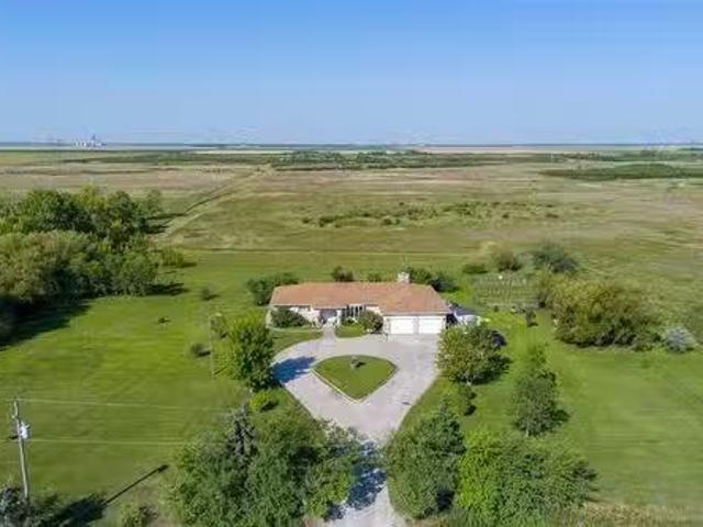 4004 Pipeline Rd, West St Paul, MB, R4A 8A1 Luxury House for.