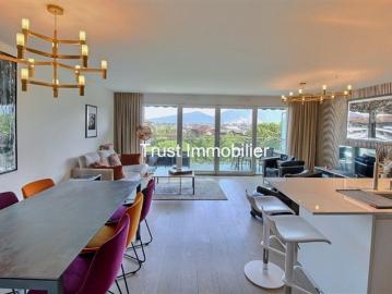 4001. Renoviertes Dachgeschoss Duplex mit Panoramablick – Modernes Gebäude