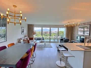 4001. Renoviertes Dachgeschoss Duplex mit Panoramablick – Modernes Gebäude