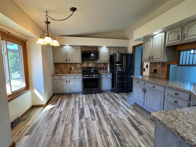4002 Oak Knoll Drive