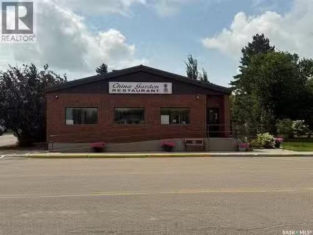 400 Grand Avenue, Indian Head, SK, S0G 2K0 commercial for sa.