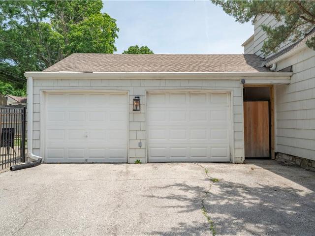 400 E 74th Terrace