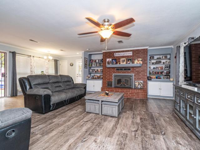 400 E Franklin Avenue