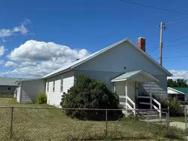 400 Hamilton Avenue East, Lundbreck, AB, T0K 1H0 house for s.