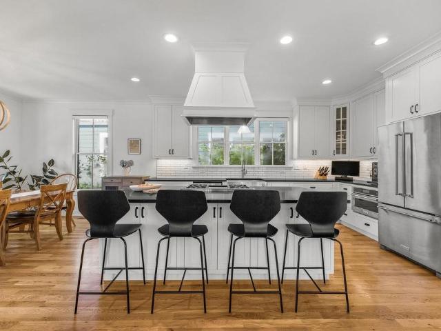 400 Lochlyn Hill Dr