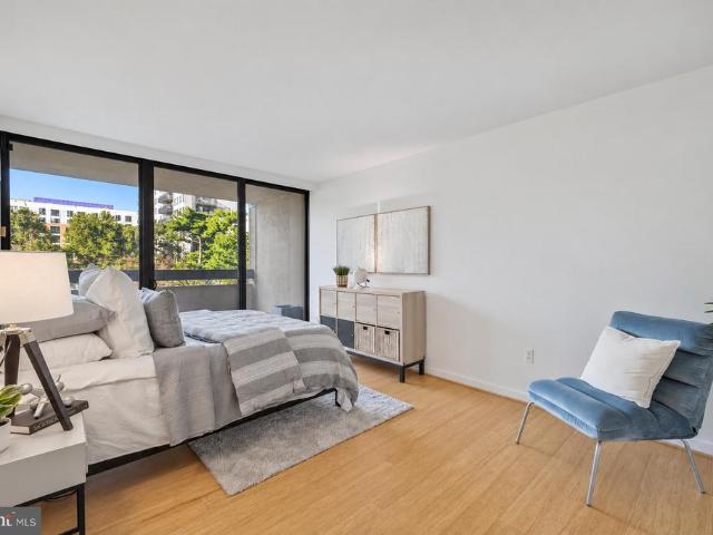 400 Madison Street # 204