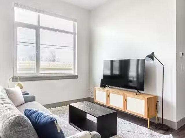 400 Mystic Ave, Winter Hill 2 Bedroom 2 Bath