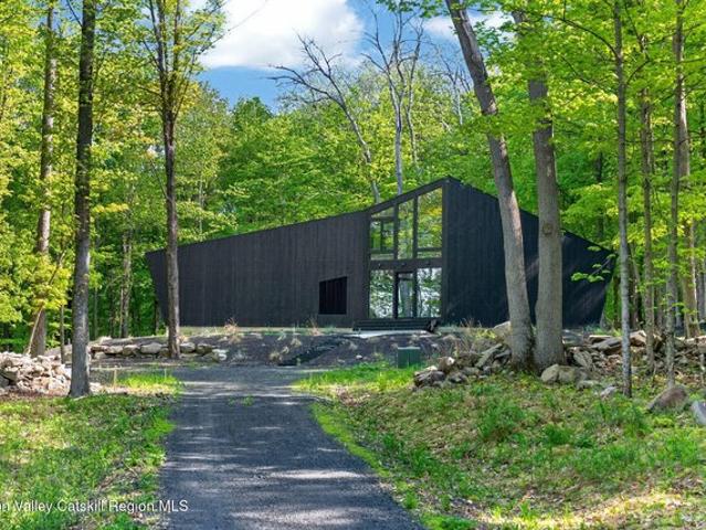 400 N Elting Corners Rd, Highland, NY 12528