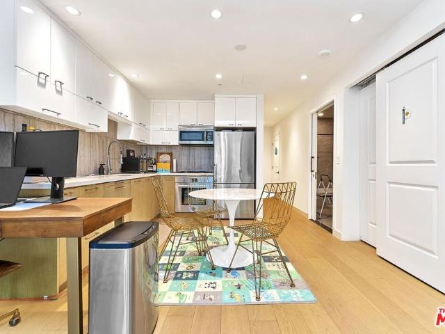 400 S Broadway 828