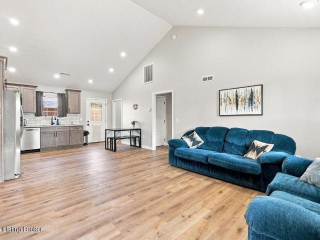 400 Strawberry Ln