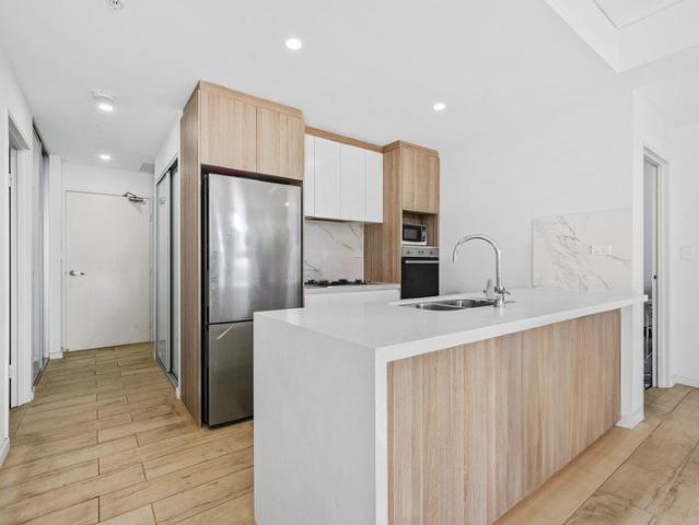 400m walk to station & low strata levies