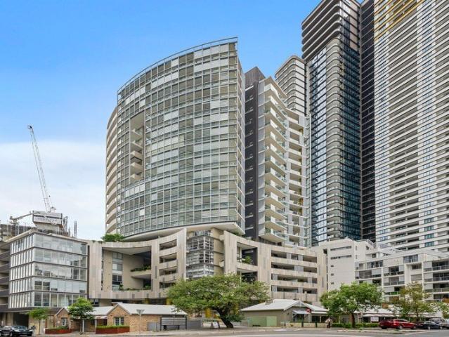 400m walk to station & low strata levies