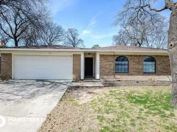 Tarrant County, Texas, USA - Equipped kitchen