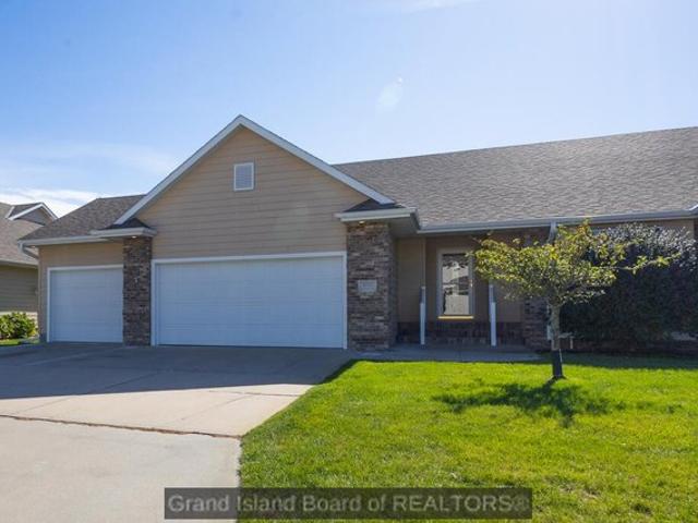 4019 Sandalwood Dr, Grand Island, NE 68803