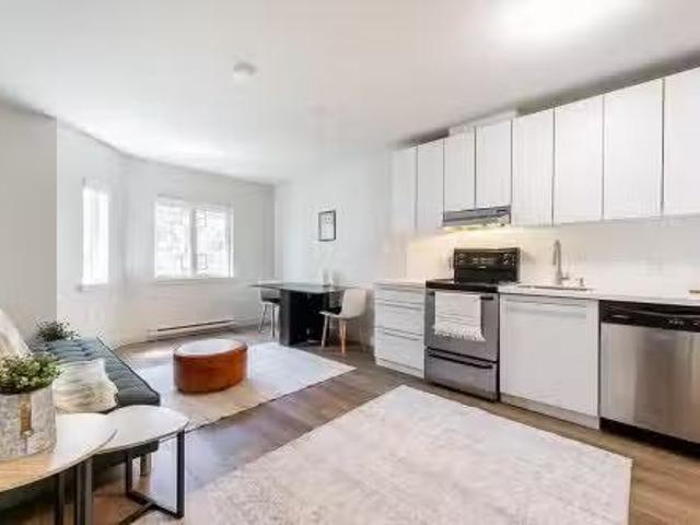 401 370 Carrall Street, Vancouver, BC, V6B 2J3 Single Family.