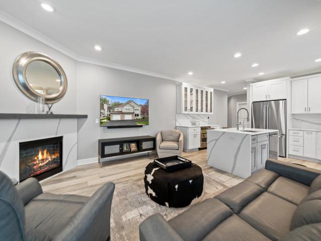 401 Abbey Ridge Ct, Fontana, WI 53125 | MLS #1960
