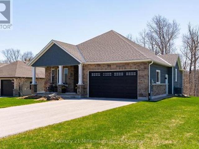 401 Algoma Crescent, Georgian Bluffs, ON, N0H 1S0 house for sale | Listing ID X13127 | Royal LePage