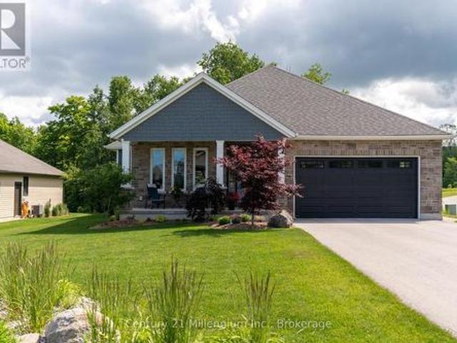 401 Algoma Crescent, Georgian Bluffs, ON, N0H 1S0 house for sale | Listing ID X13706 | Royal LePage