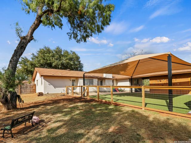 401 Bluebonnet Ave, Devine, TX 78016 | MLS #1993