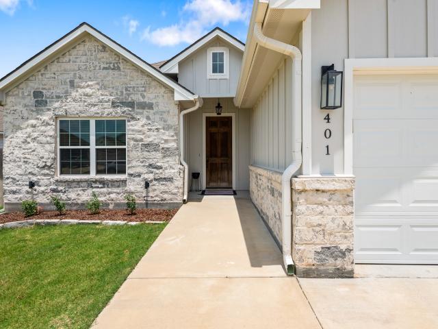 401 Brazos Bend