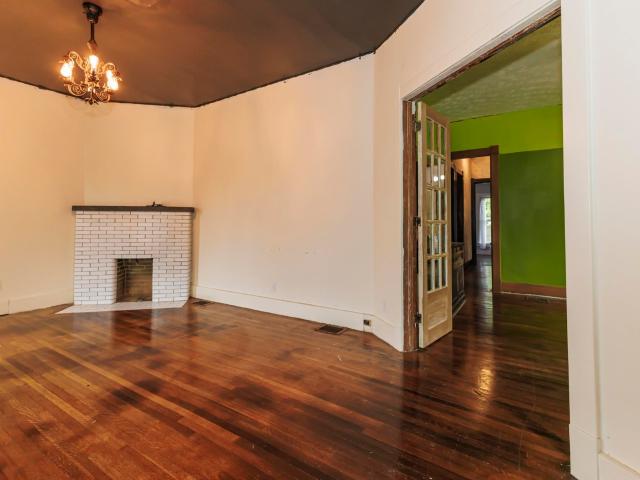 401 E 7th Street