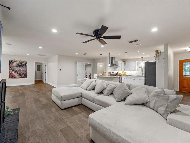 401 N Avenue V